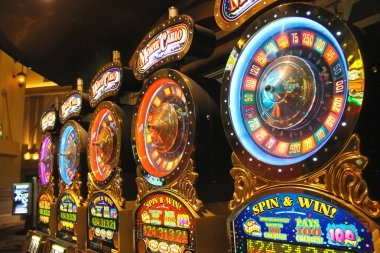 hoki99 slot mobile app interface showing live casino and sports markets