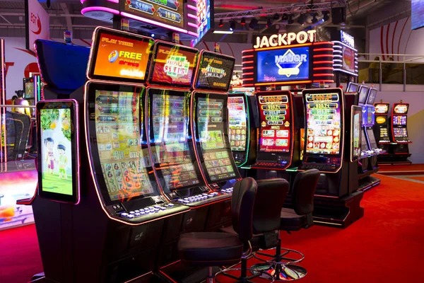 Lucky Neko bonus feature trigger on hoki99 slot showing free spins activation